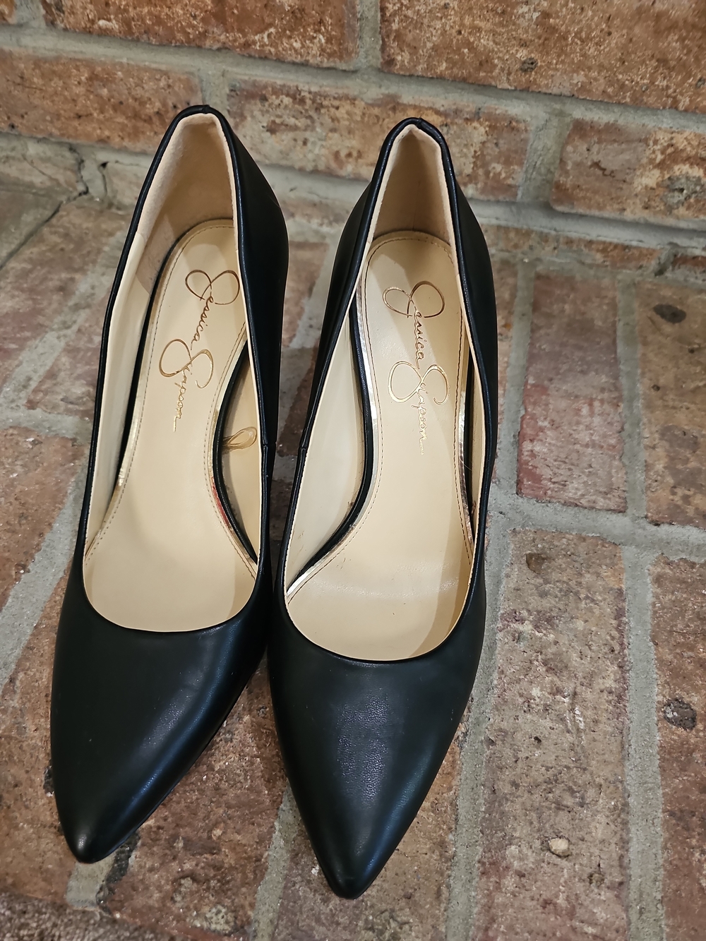 Jessica Simpson~Black Pointed-Toe Women's Pumps